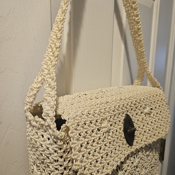 Vintage 70s Shoulder Bag With Brass Turn Lock - Picture 4 of 9